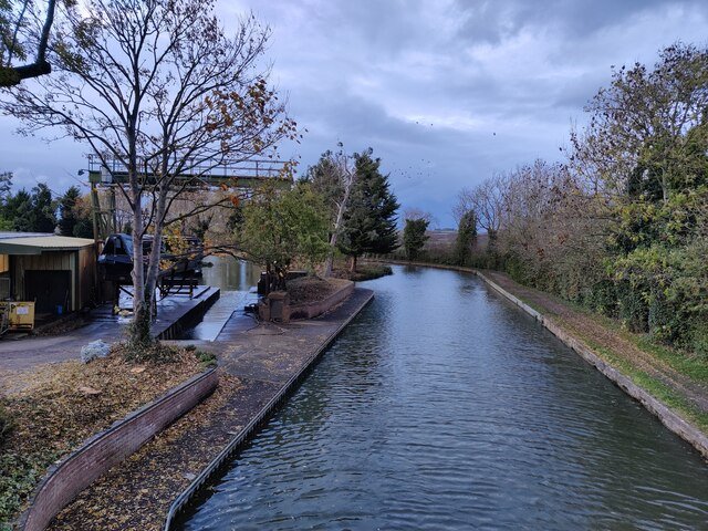 Debdale Wharf Marina — Lift-out & Blacking Debdale Wharf Marina — Lift-out & Blacking