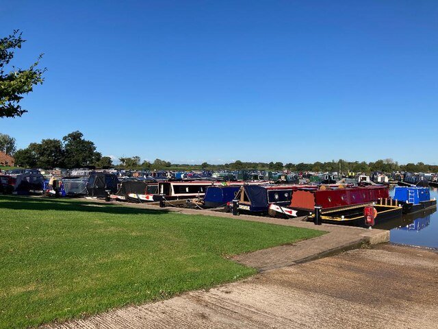 Aqueduct Marina — Lift-out & Hardstanding